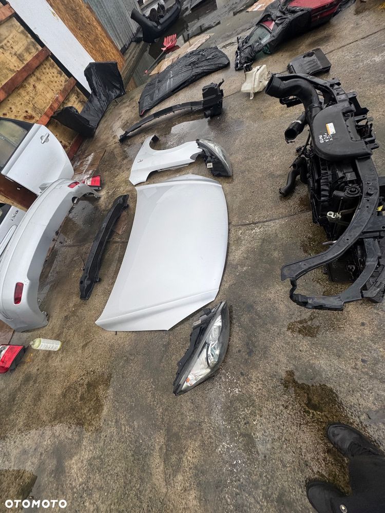 Hyundai i30 srebrny szary kolor 2R XP zderzak przód przedni pas przedni z chłodnicami lampy lampa soczewki soczewka soczewkowe maska srebrna błotnik prawy lewy przedni zbiornik zbiorniczek spryskiwaczy płynu podszybie drzwi szybka prawa lewa przednia tylnia drzwi przednie tylne prawy przód prawy tył przód lewy tył lewy klapa bagażnika bagażnik zderzak tylni tył kombi lampy tył tylnie prawa lewa belka przód przednia belka tylnia tył obudowa filtra powietrza lusterko prawe lewe - 9