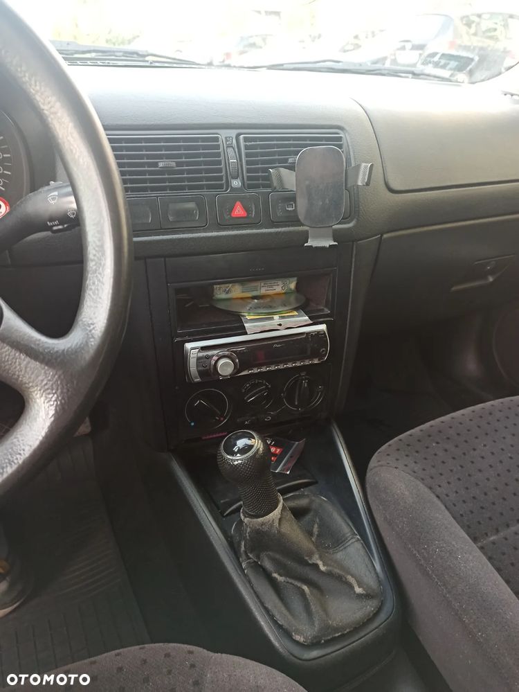 Volkswagen Golf - 10