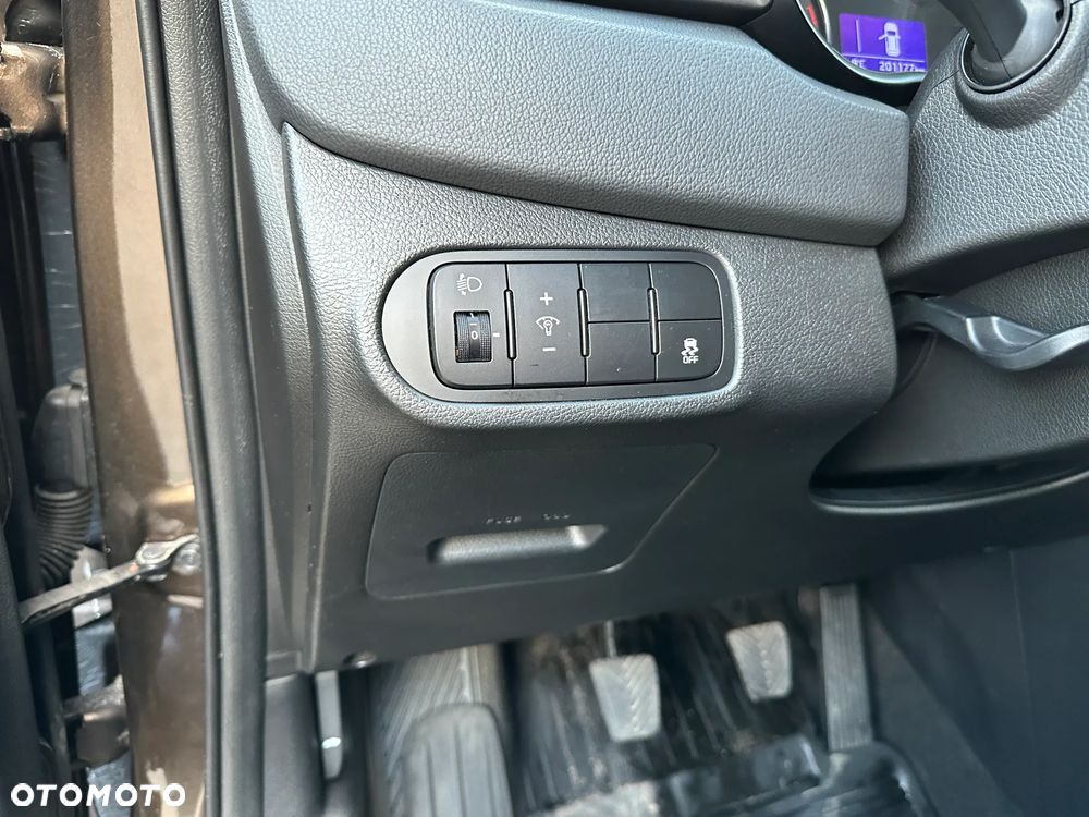 Kia Carens - 15
