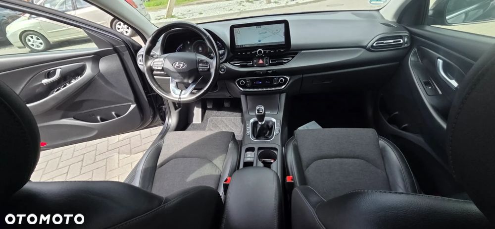 Hyundai i30 1.5 T-GDI 48V-Hybrid EDITION 30 - 34