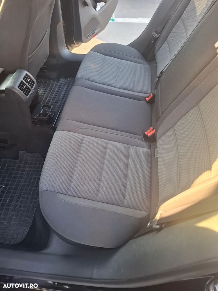 Volkswagen Golf - 11