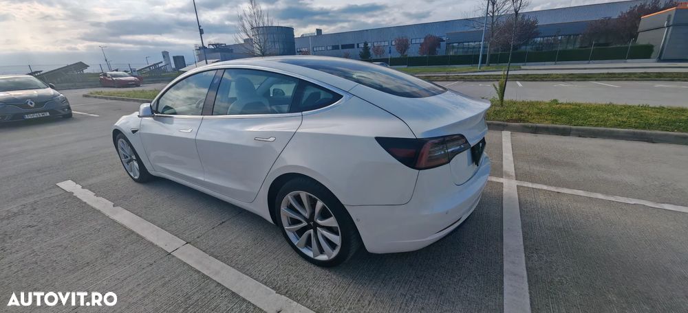 Tesla Model 3 - 12