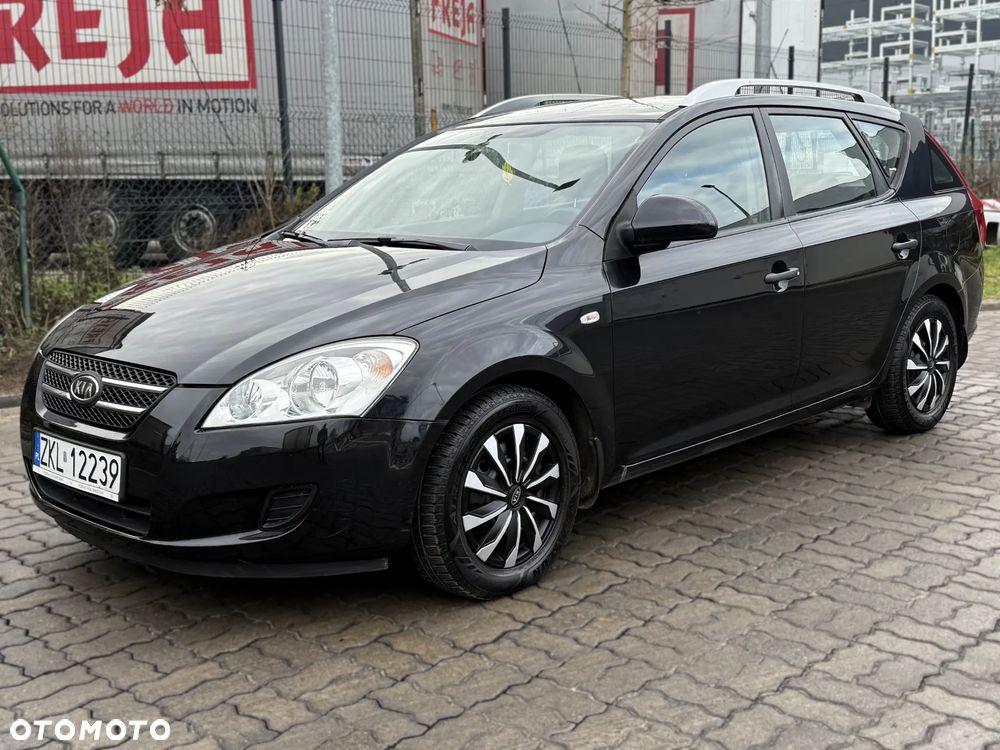 Kia Ceed - 11