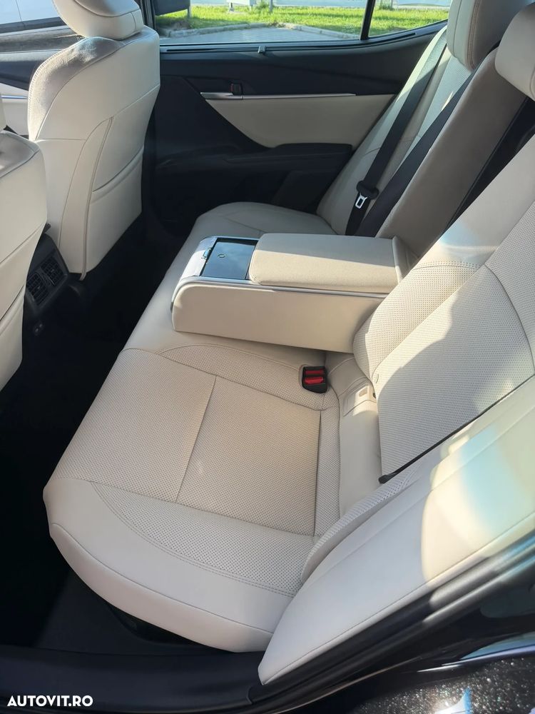Toyota Camry 2.5 HEV Luxury - 10
