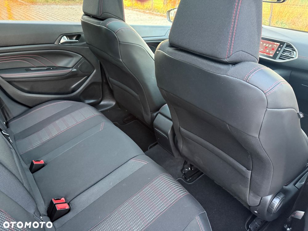 Peugeot 308 PureTech 130 GPF EAT8 Stop & Start GT Pack - 28