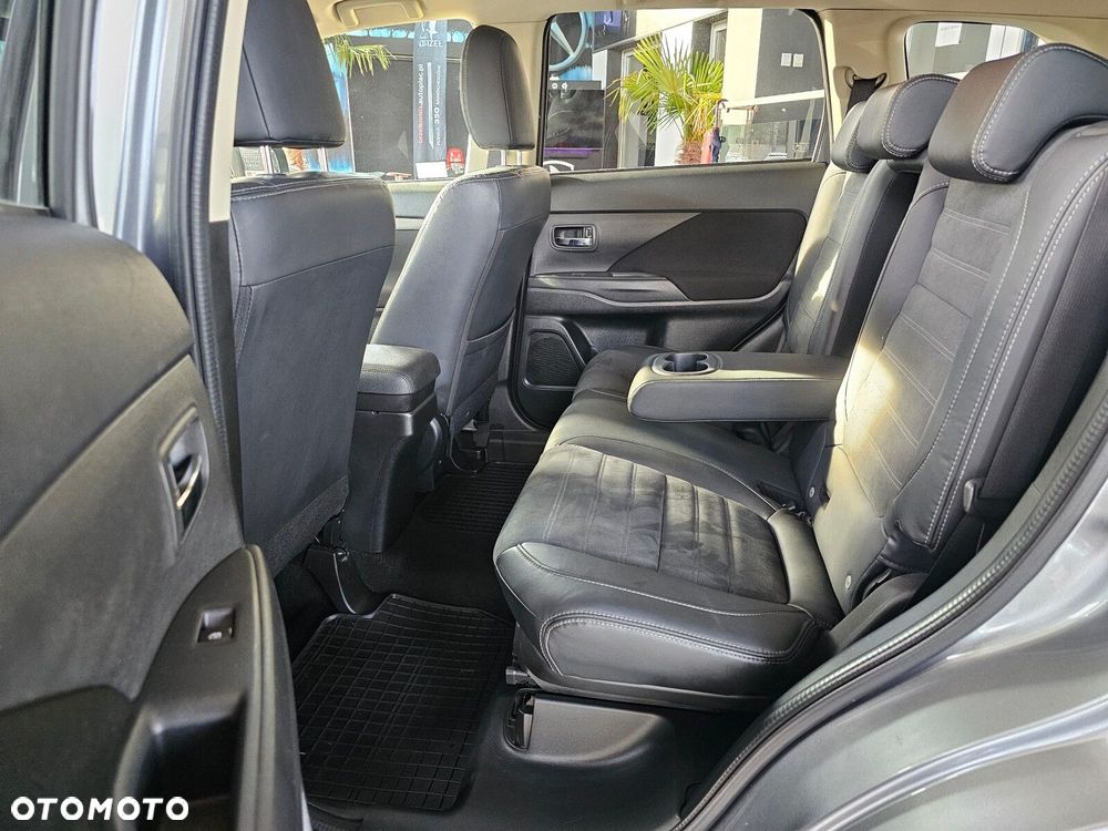 Mitsubishi Outlander - 16
