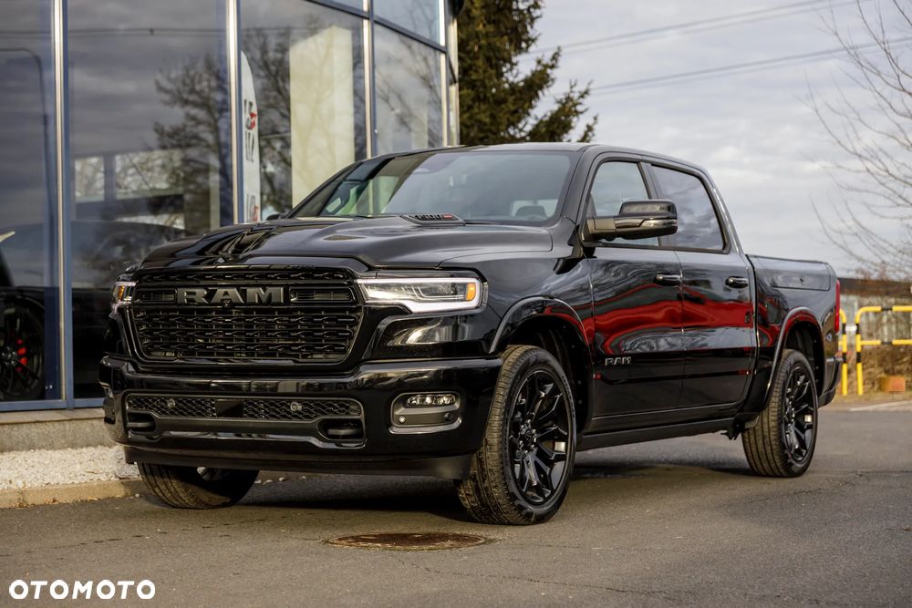 RAM 1500 Limited Night - 14