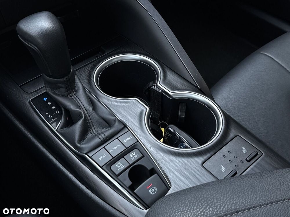 Toyota Camry 2.5 Hybrid Executive CVT - 29