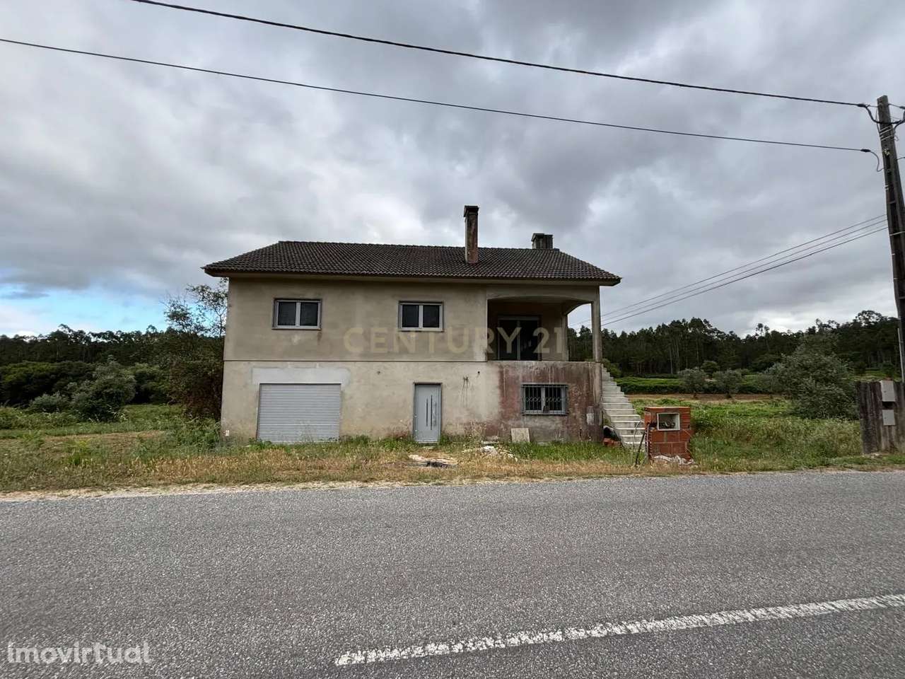 Terreno em Albergaria dos Doze com moradia T5 em fase de conclusão - Grande imagem: 2/22