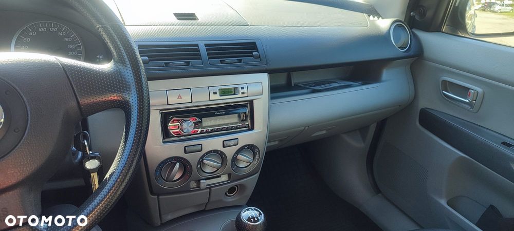 Mazda 2 - 5