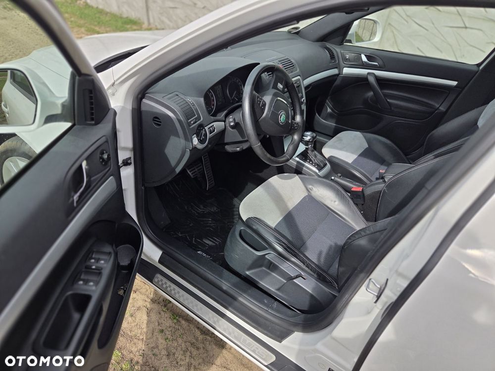 Skoda Octavia 2.0 TDI DPF DSG RS - 10