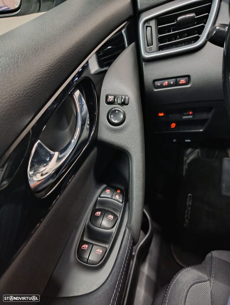 Nissan Qashqai 1.5 dCi N-Connecta J18 - 23