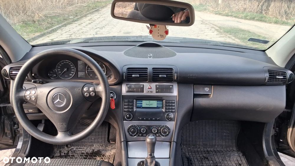 Na części MERCEDES C KLASA COUPE W203 C220 silnik 2.2 CDI OM 646.963 lakier C197 skrzynia maska zderzak drzwi klapa szyba fotel kanapa lusterko lampa deska GWARANCJA !!! Przód Tył Zestaw Komplet Drzwi Klapa Zderzak Błotnik Maska Grill Atrapa Szyba Pas Lampa Lusterko Boczki Fotel Kanapa Kokpit Deska Rozdzielcza Przełącznik Włącznik Sterownik Przewody Wiązka Instalacja Moduł Komputer Czujnik Listwa Pompa Alternator Wtryski Głowica Rozrusznik Kompresor Sprzęgło Dwumas Silnik  Skrzynia ABS Klimatyzacji Paliwa Wspomagania Kolektor Turbina Przepustnica Zawór Chłodnica Koło Hak Belka Sanki Zawieszenie Mcpherson Półoś Amortyzator Wydech Tłumik Zacisk Most - 12