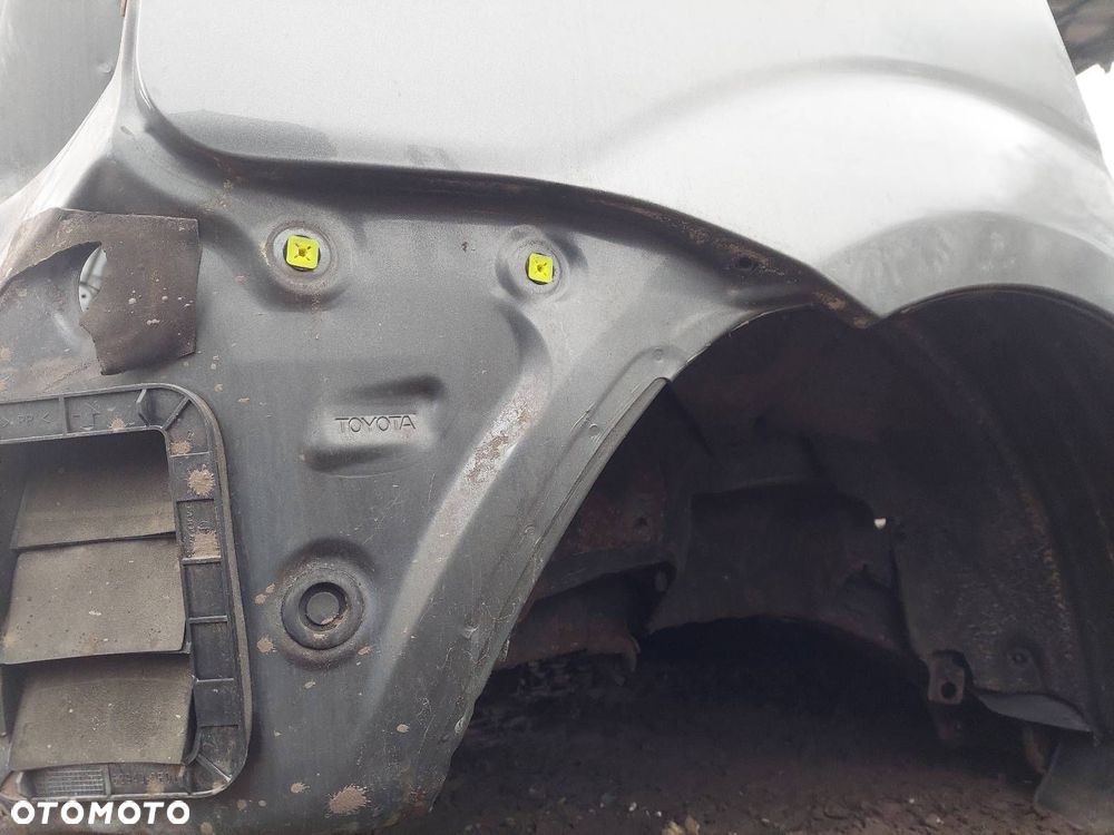 ĆWIARTKA BŁOTNIK PRAWY TYŁ TOYOTA COROLLA VERSO II 1C3 - 5
