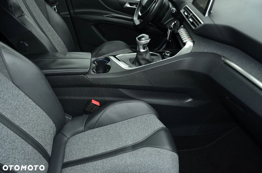 Peugeot 5008 BlueHDi 150 Allure - 22