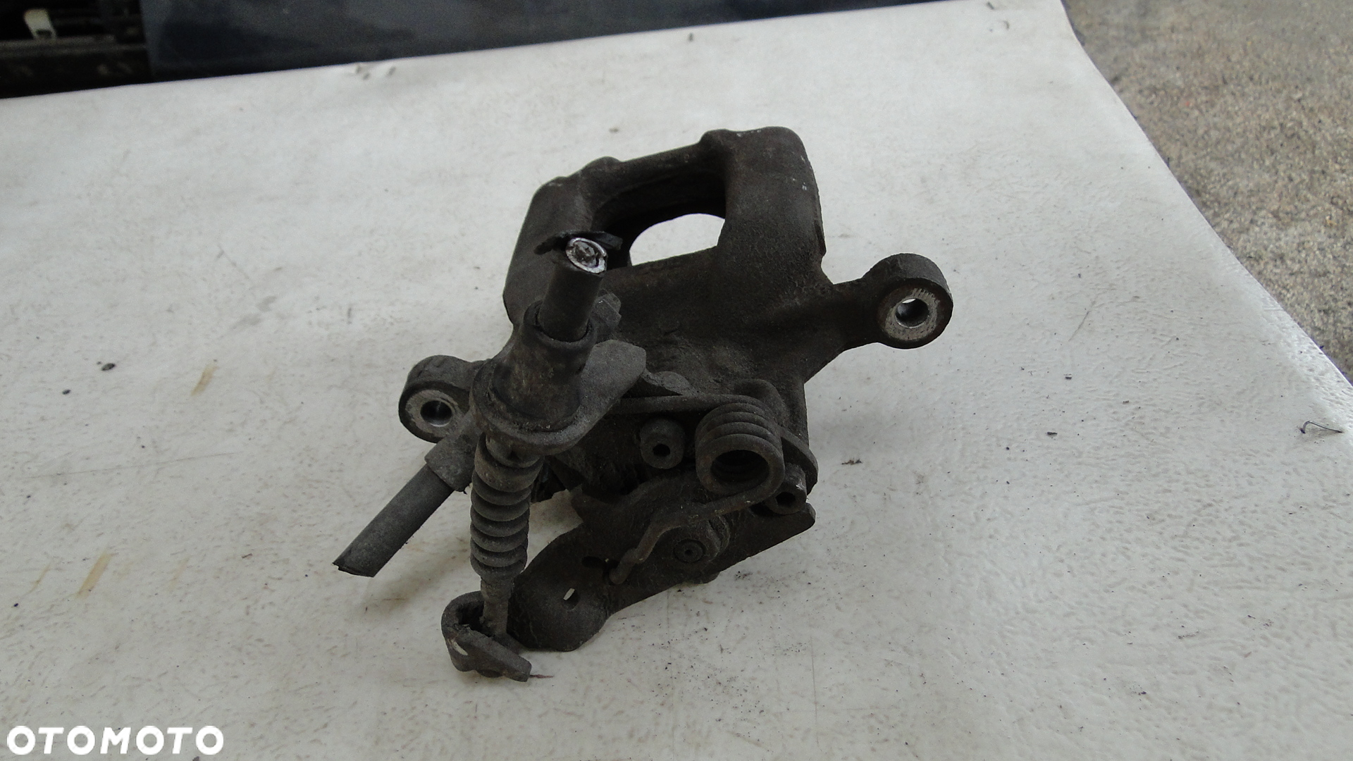 VW TOURAN I LIFT ZACISK HAMULCOWY LEWY TYŁ TYLNY 10-15r - 2