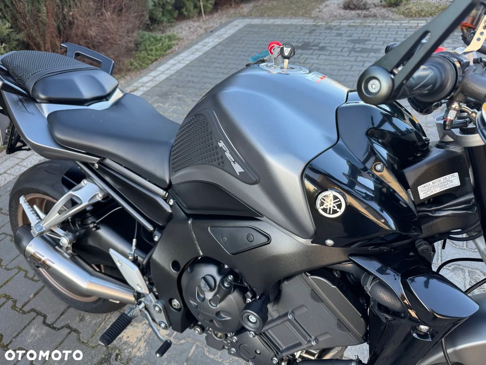 Yamaha FZ - 24