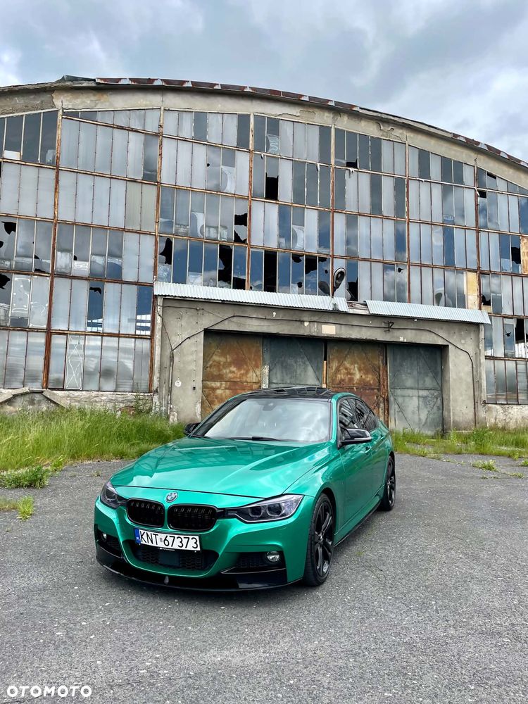 BMW Seria 3 335i Sport Line - 34