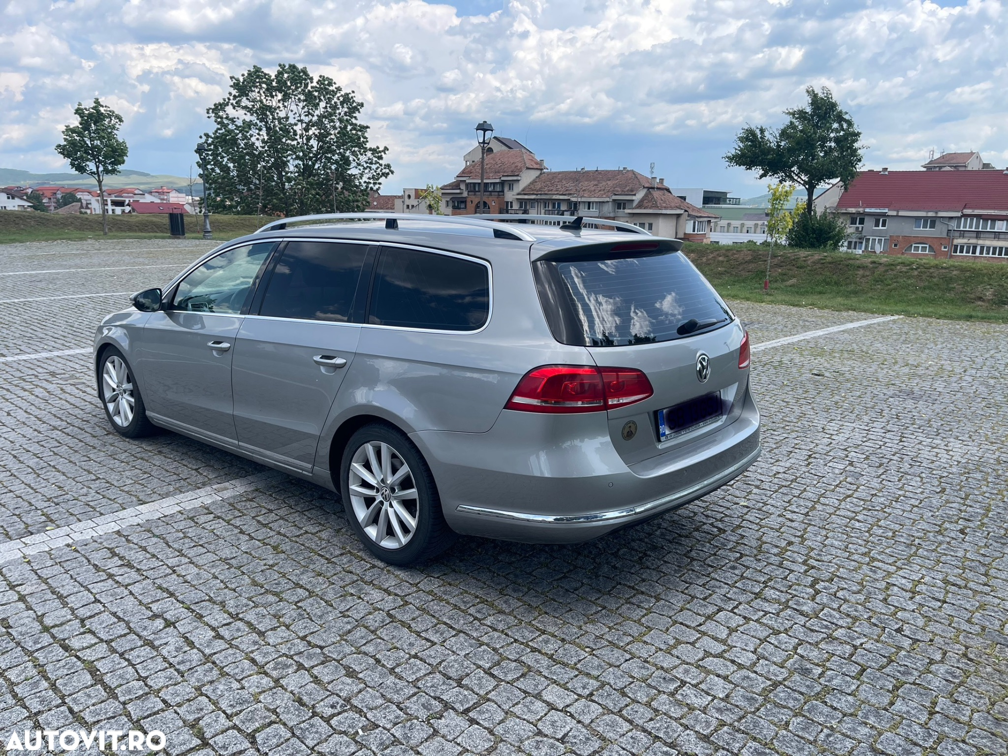Volkswagen Passat Variant 2.0 TDI BlueMotion Technology DSG Highline - 3
