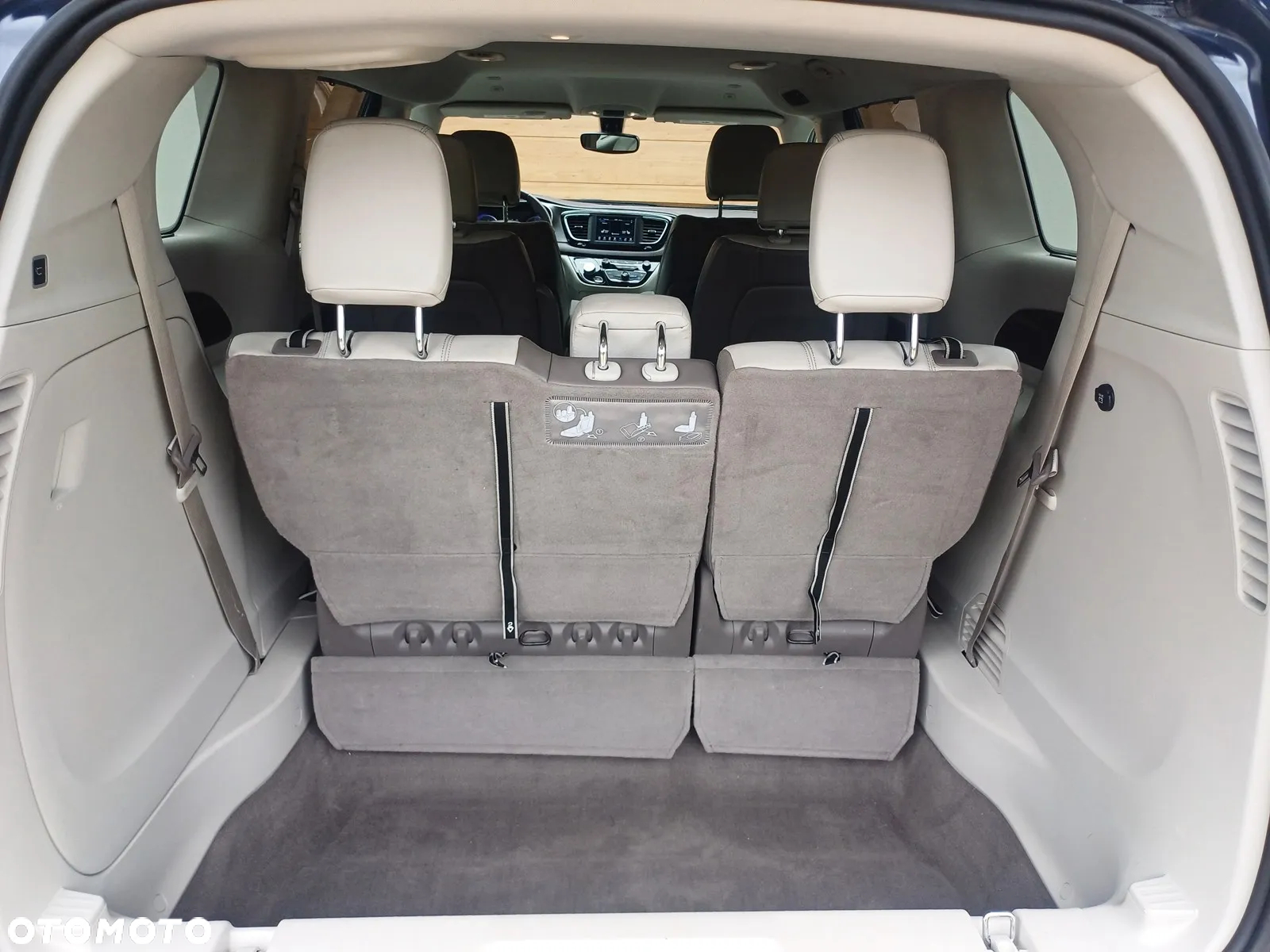 Chrysler Pacifica - 18
