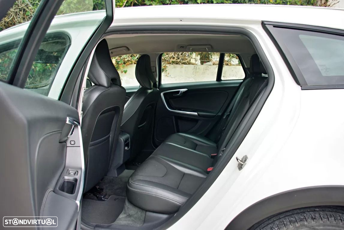 Volvo V60 2.0 D3 Kinetic - 24