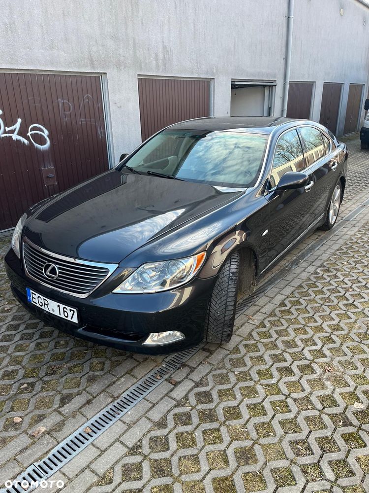 Lexus LS - 4