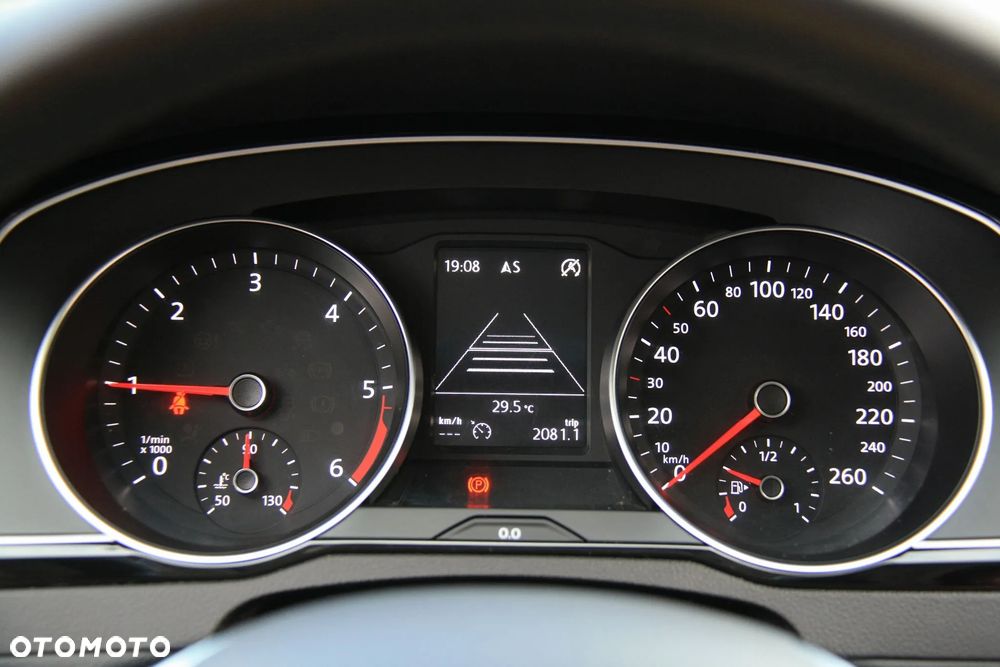 Volkswagen Passat 2.0 TDI BMT Comfortline - 28