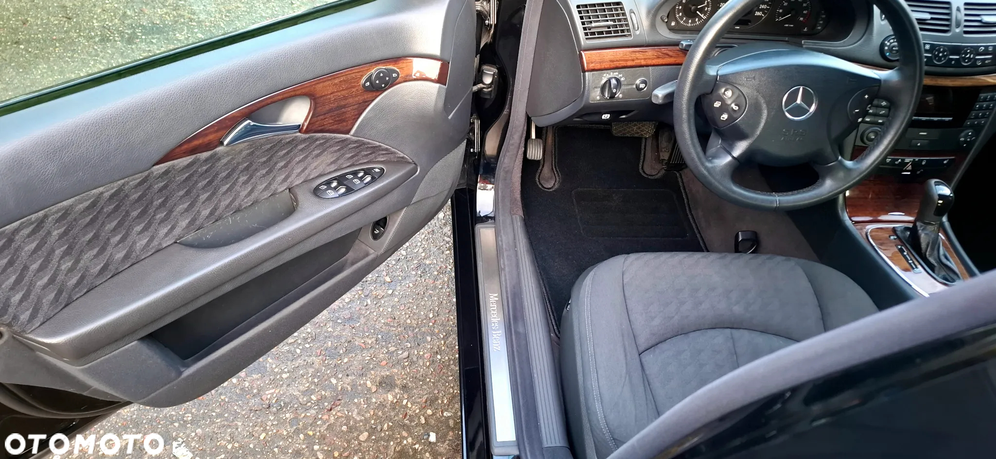 Mercedes-Benz Klasa E 320 Classic - 27