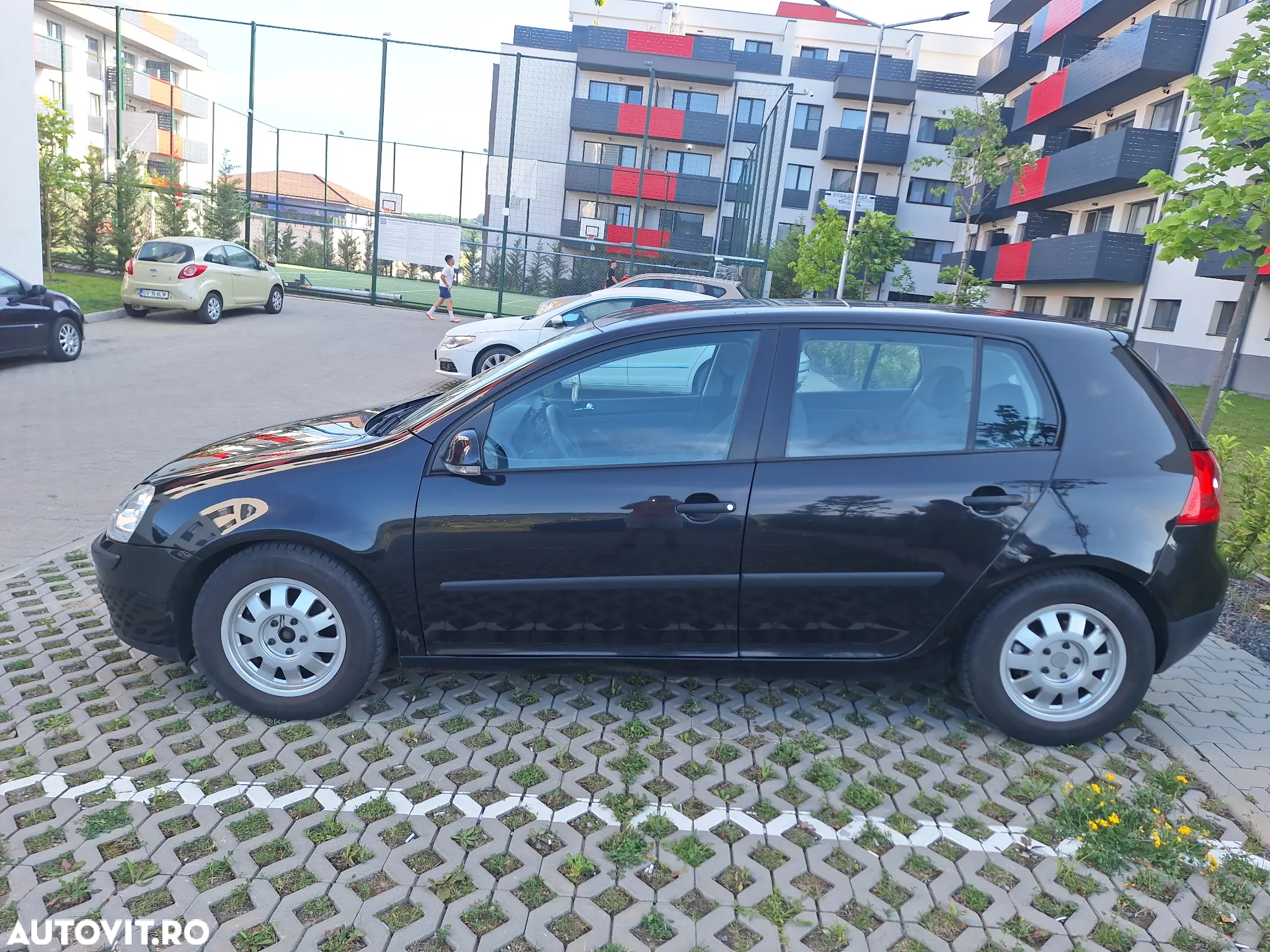 Volkswagen Golf 1.6 Comfortline Aut - 3