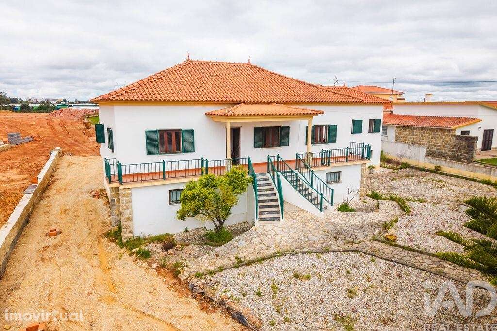 Casa / Villa T3 em Cadaval e Pêro Moniz de 231 m2 - Grande imagem: 4/38