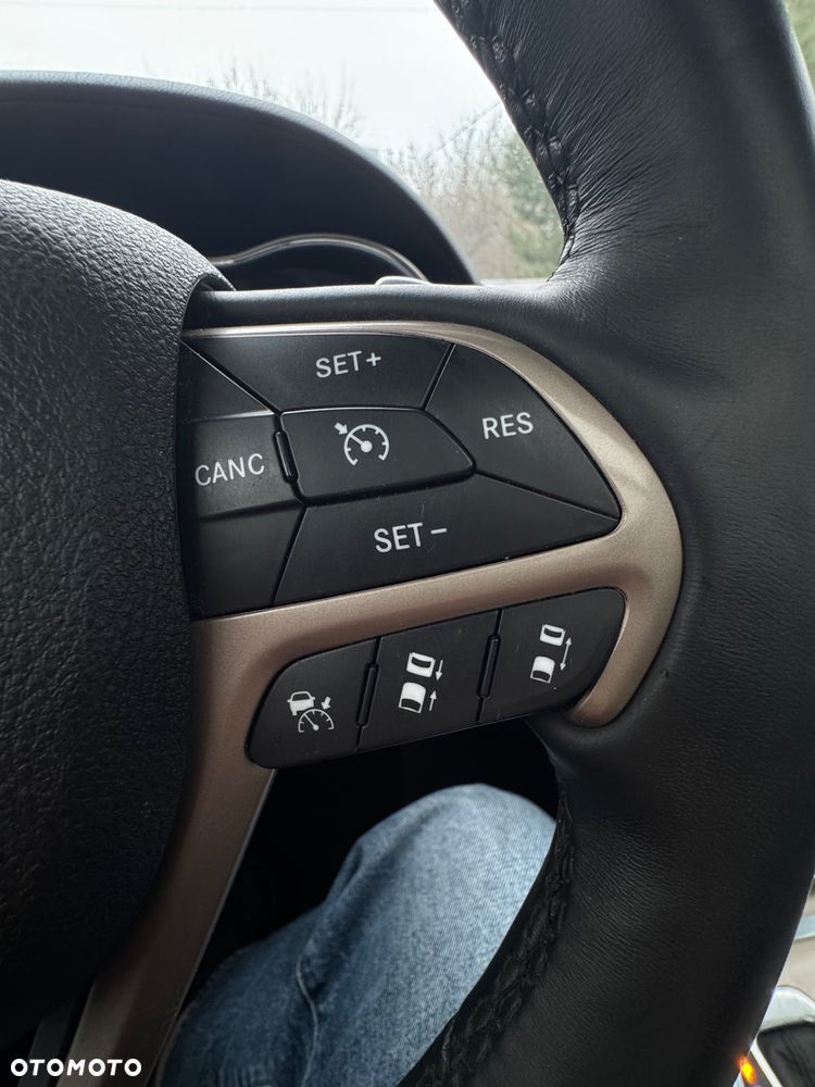 Jeep Grand Cherokee 5.7 V8 HEMI Summit - 25