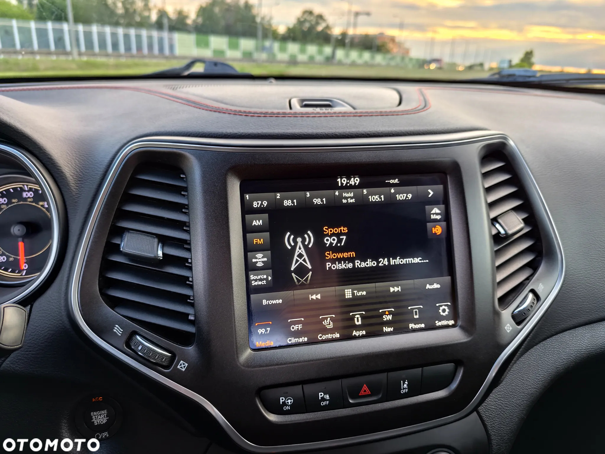 Jeep Cherokee - 20