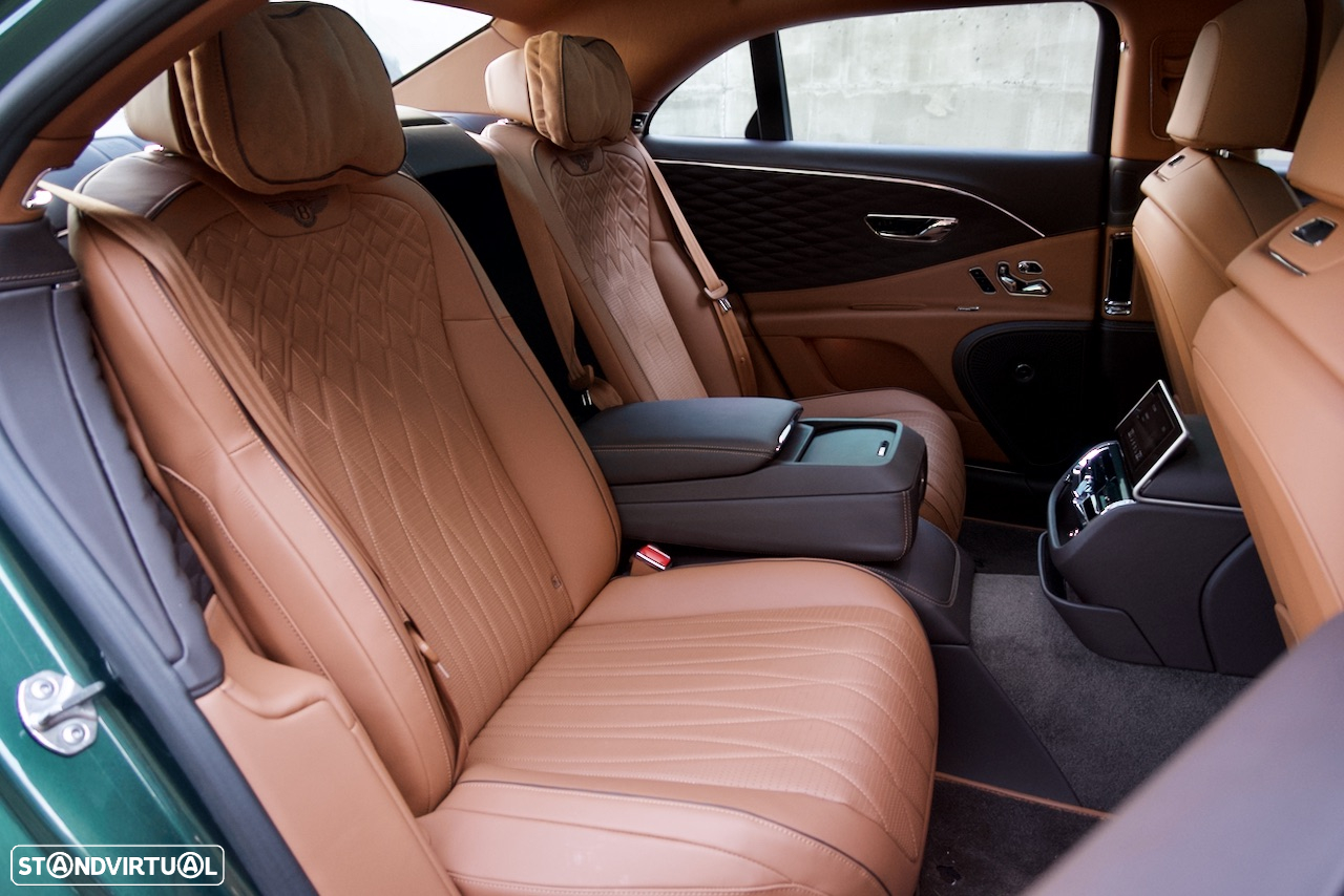 Bentley Flying Spur Hybrid - 29