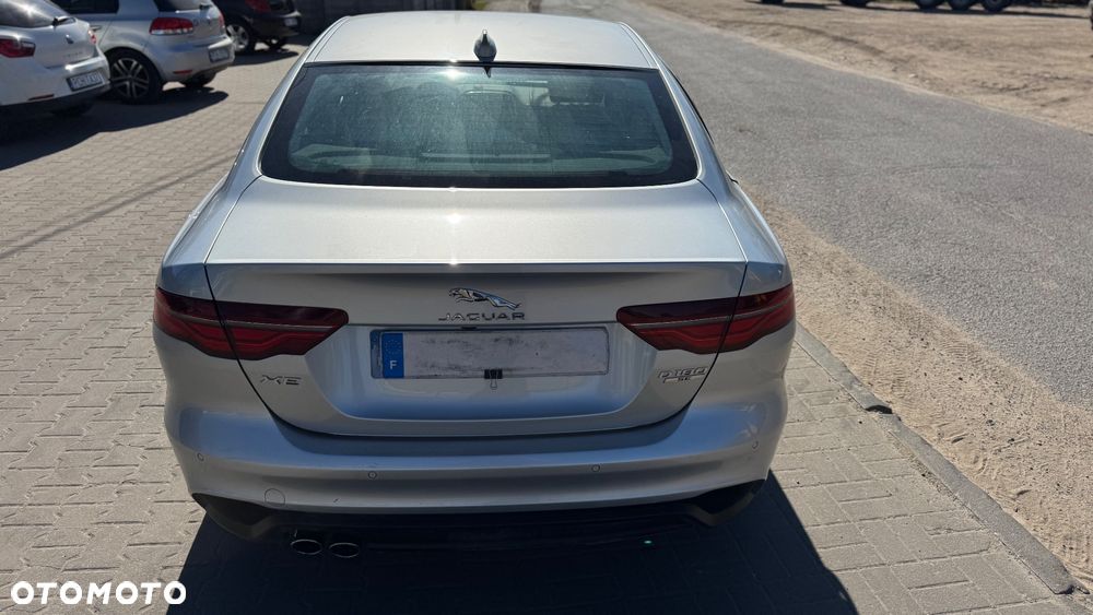 Jaguar XE 2.0 D Prestige - 8