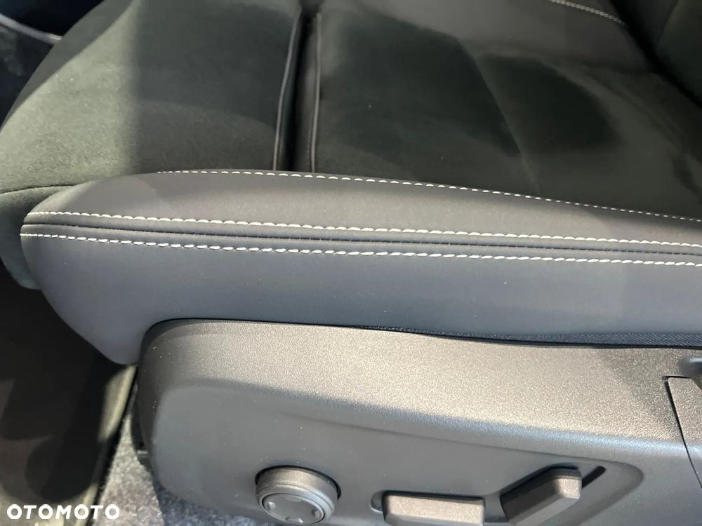 Volvo XC 40 B4 AWD Ultimate Dark - 34
