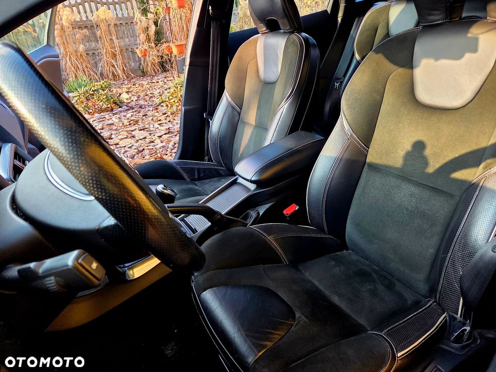 Volvo V40 D2 R Design - 16