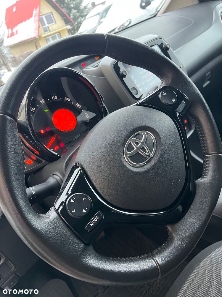 Toyota Aygo x-play connect - 16