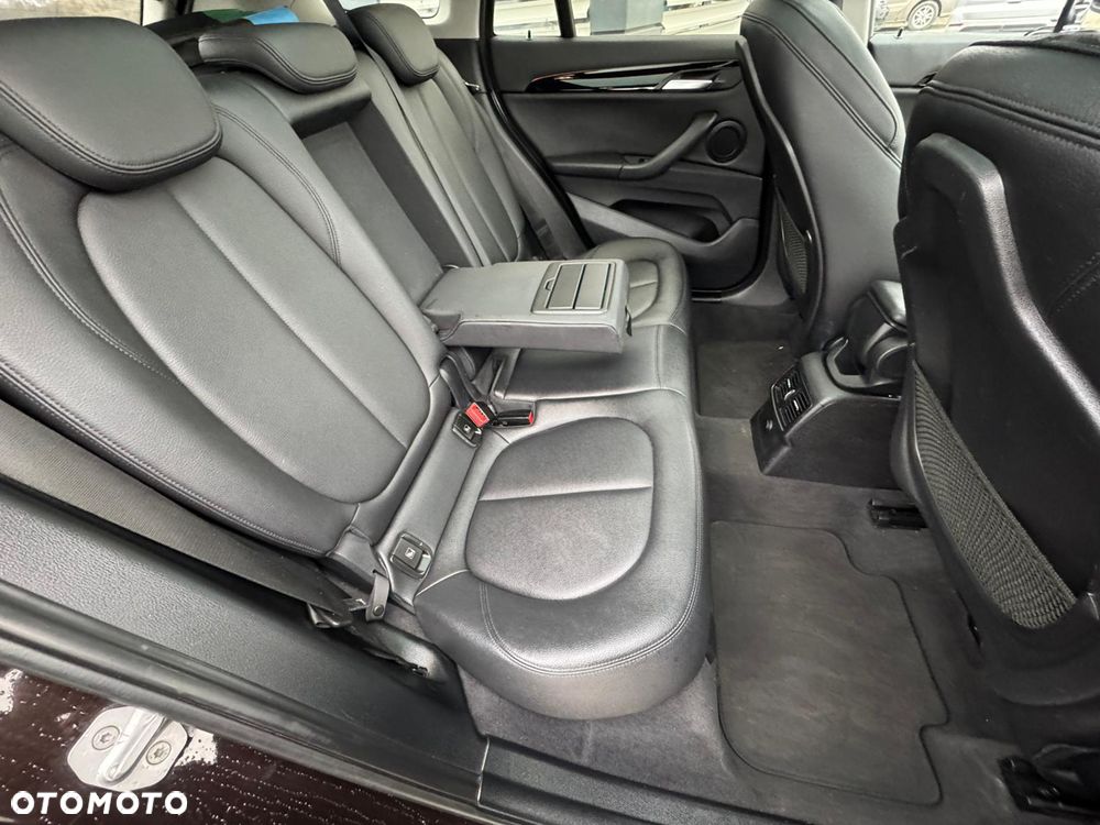 BMW X1 sDrive18d xLine - 36