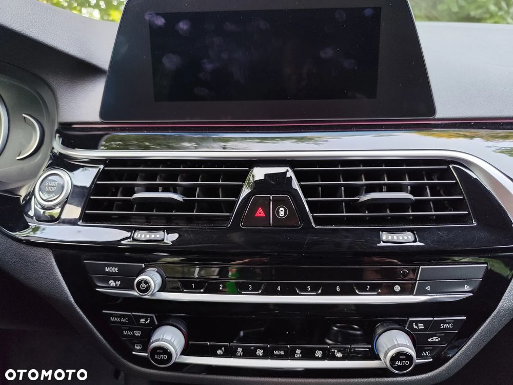 BMW Seria 5 520d xDrive - 16