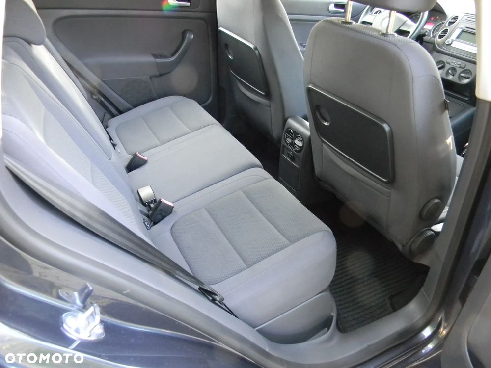 Volkswagen Golf 1.6 TDI BlueMotion Technology Comfortline - 23