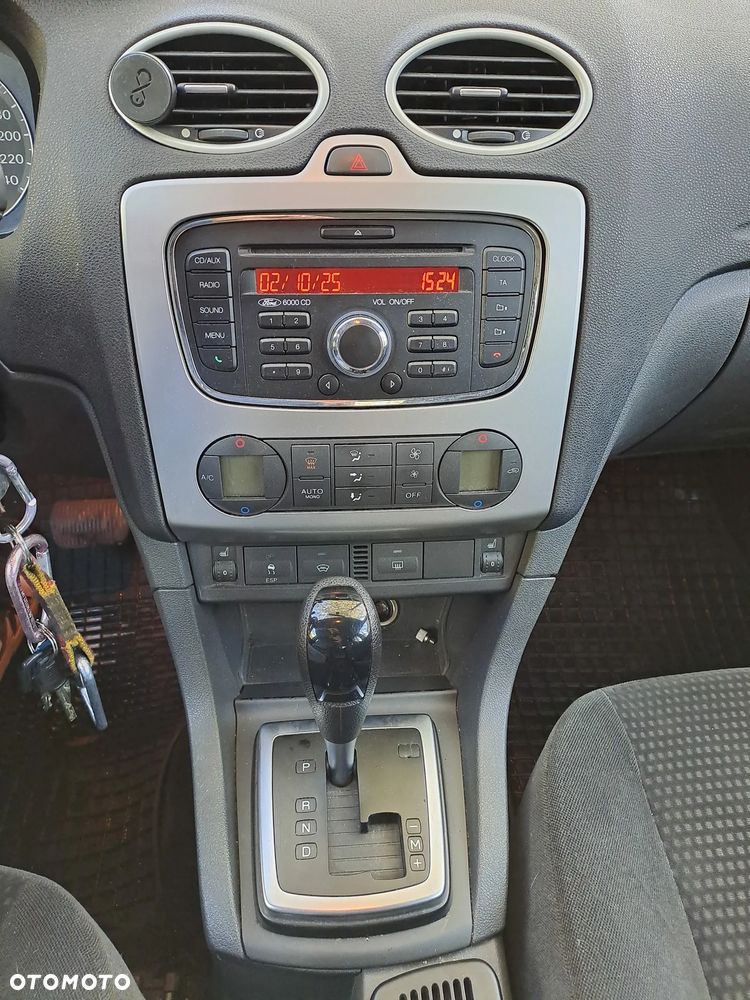 Ford Focus 2.0 Ghia - 13
