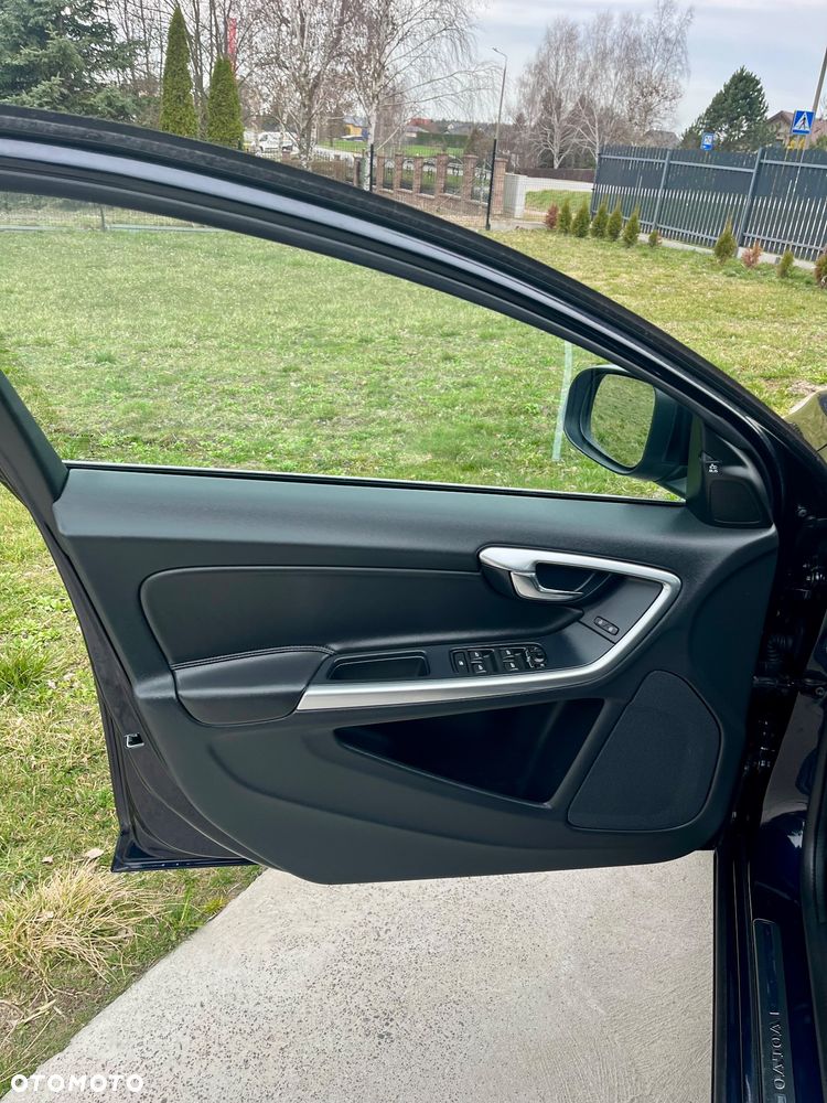 Volvo V60 D2 Drive-E Momentum - 13