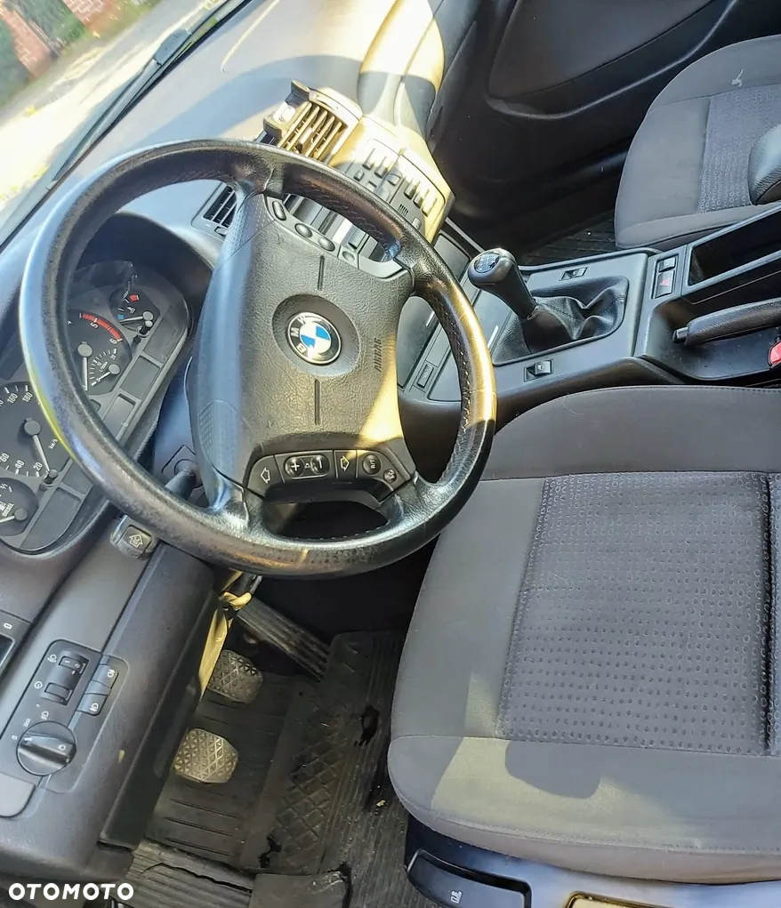 BMW Seria 3 318d - 6