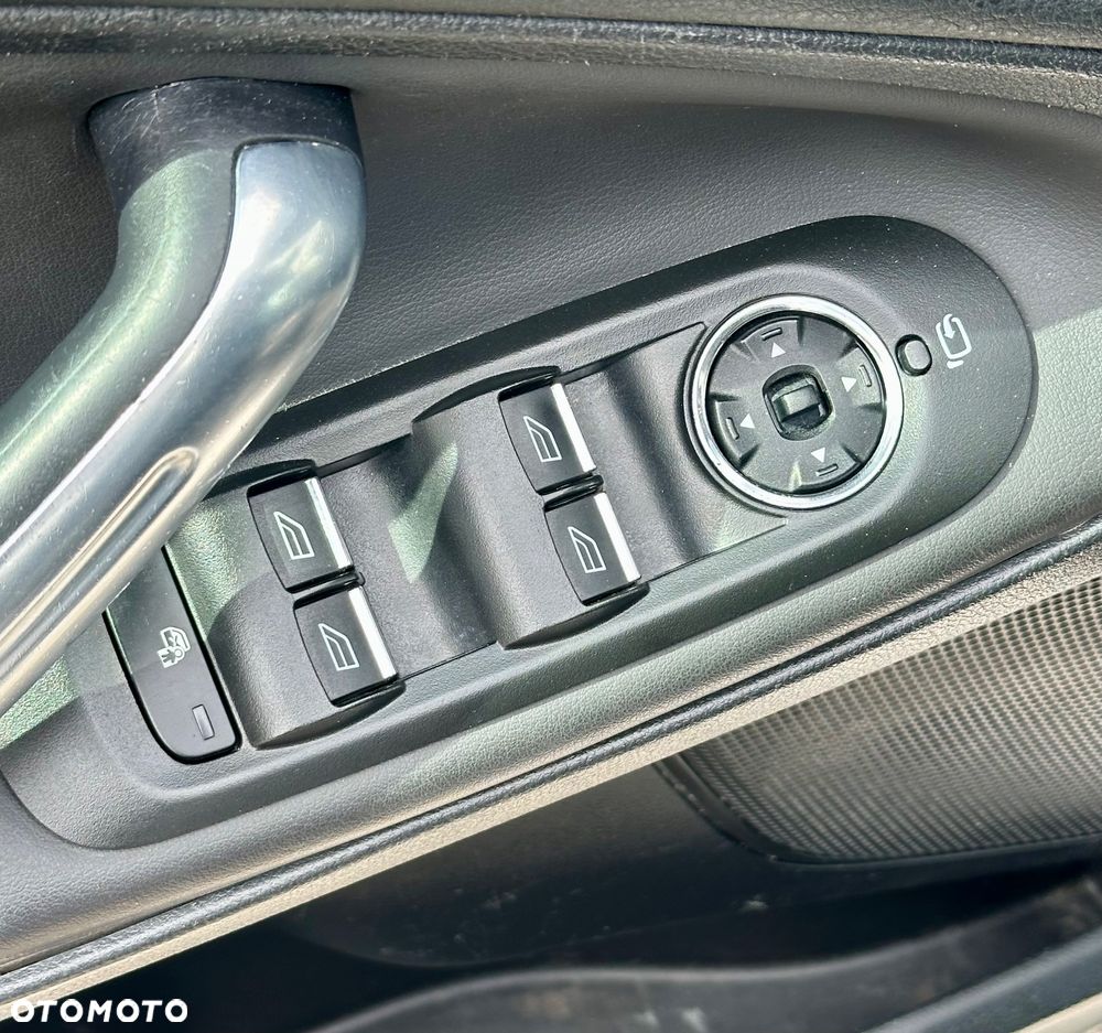 Ford S-Max 2.0 TDCi DPF Titanium X - 26