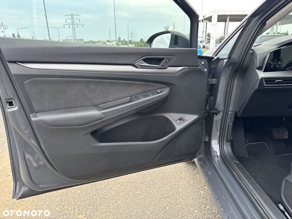 Volkswagen Golf Variant - 11