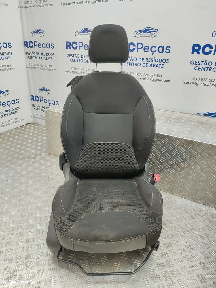 Conjunto Bancos Frontais Frente em Pele e Tecido Citroen DS3 Diesel 2009 - 2016 - 7