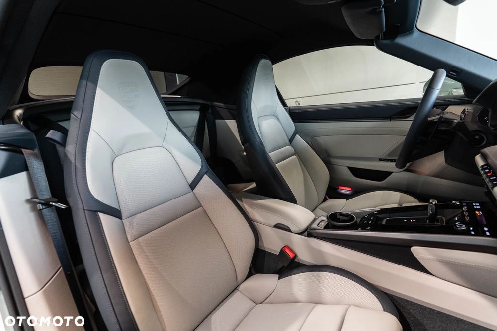 Porsche 911 Carrera 4S - 11