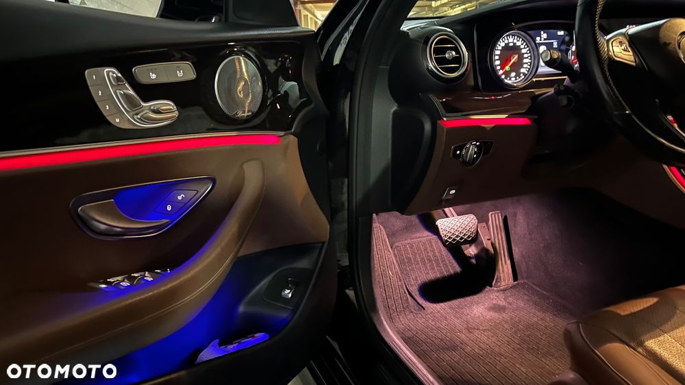 Mercedes-Benz Klasa E 300 9G-TRONIC AMG Line - 7