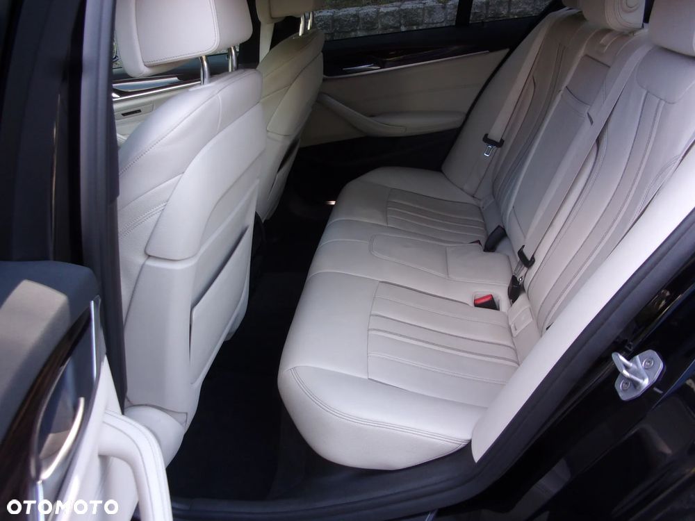 BMW Seria 5 530i xDrive Luxury Line - 28