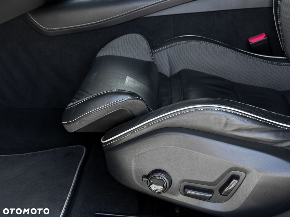 Volvo V60 T8 AWD Recharge Geartronic RDesign - 23